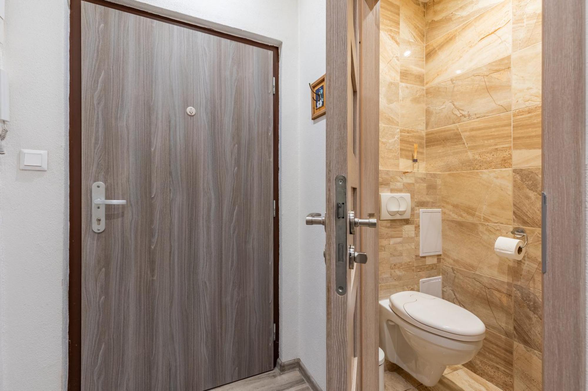 Charming Flat, Steps From Castle - Free Parking Apartmán *