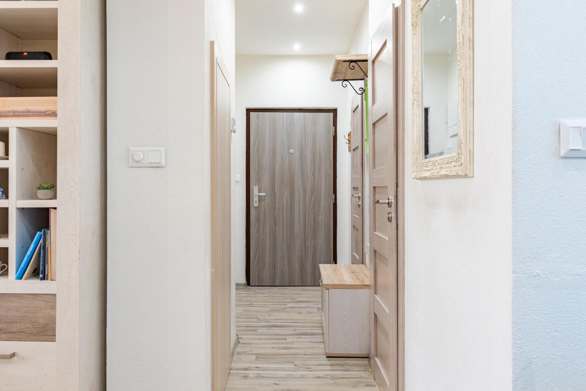 Charming Flat, Steps From Castle - Free Parking