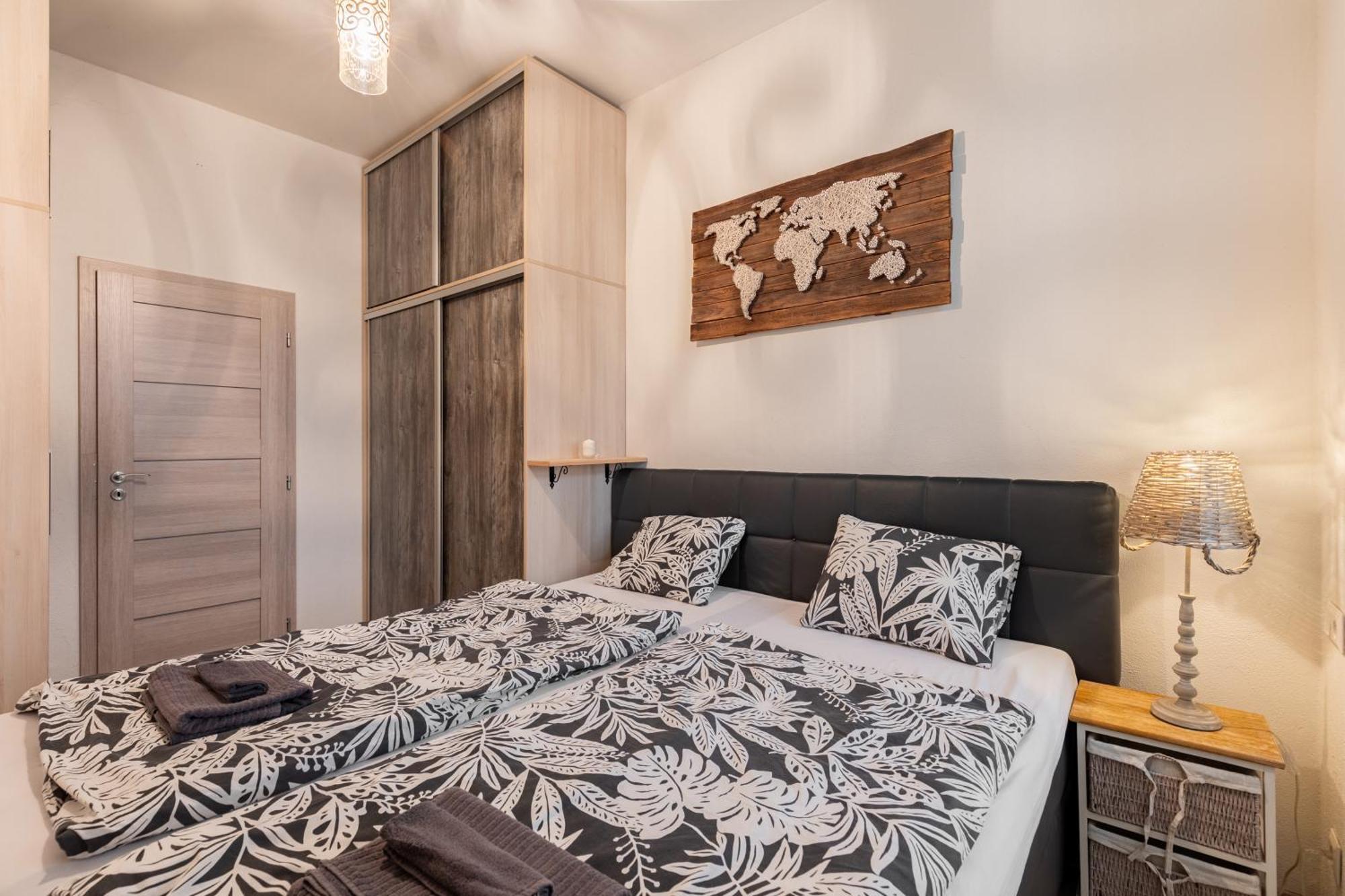 Charming Flat, Steps From Castle - Free Parking Apartmán Bratislava