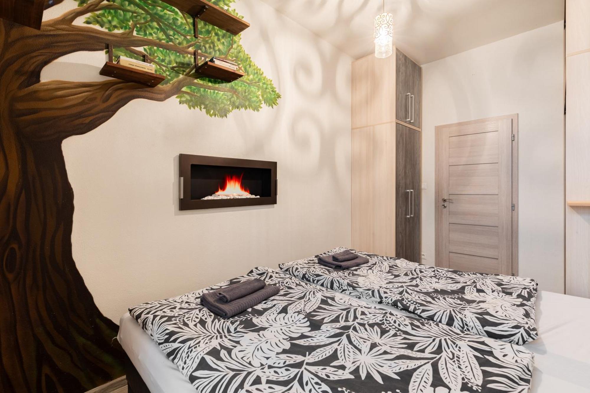 Charming Flat, Steps From Castle - Free Parking