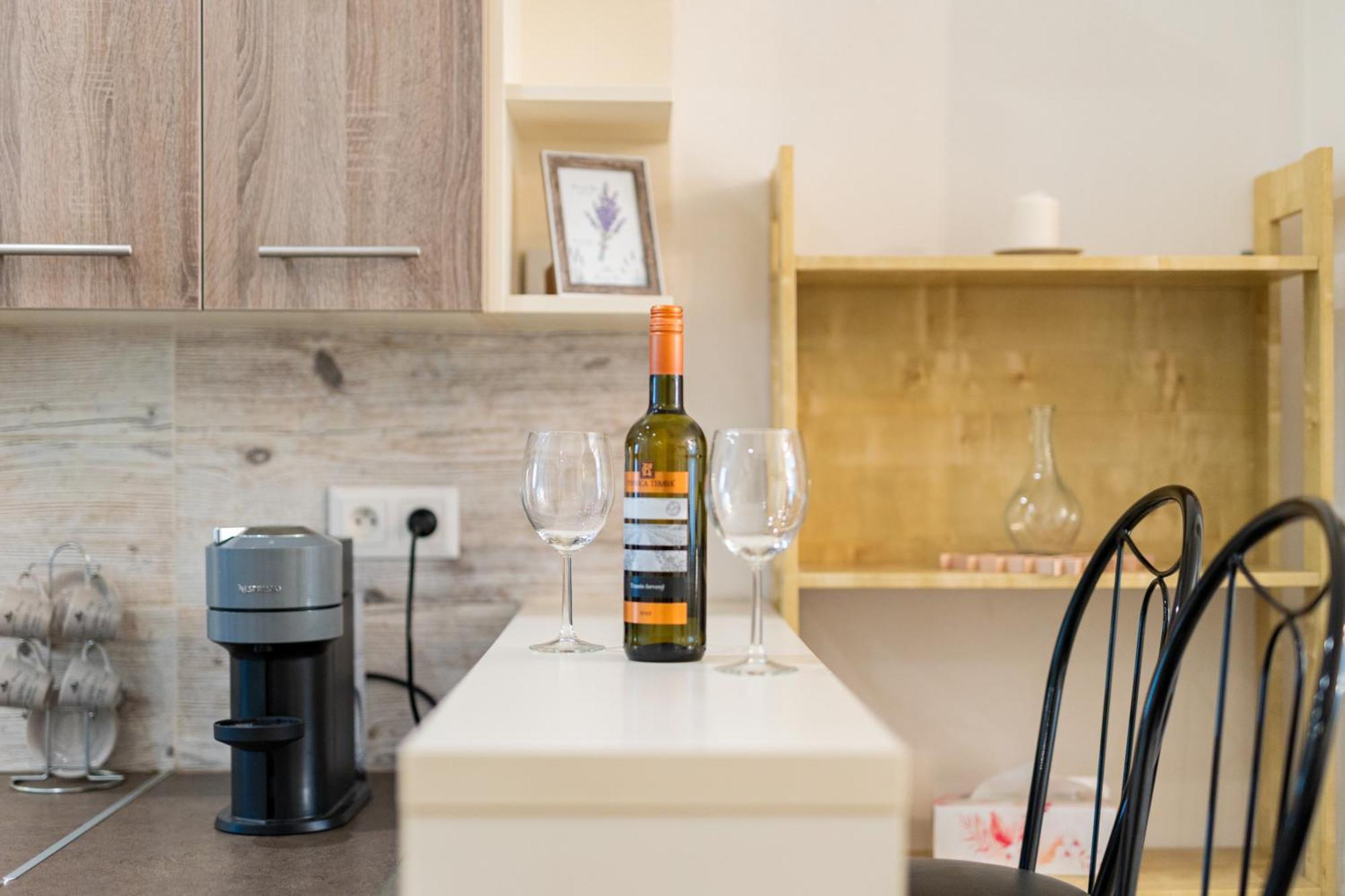 Charming Flat, Steps From Castle - Free Parking Bratislava