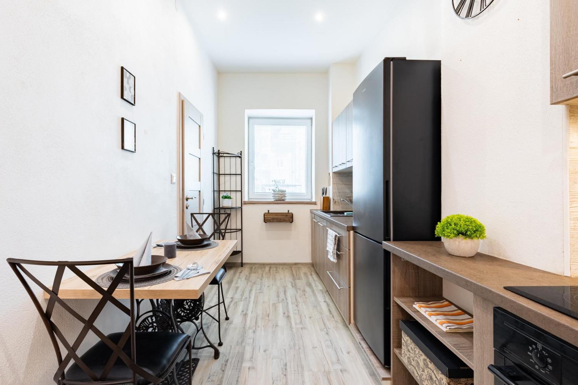 Charming Flat, Steps From Castle - Free Parking *
