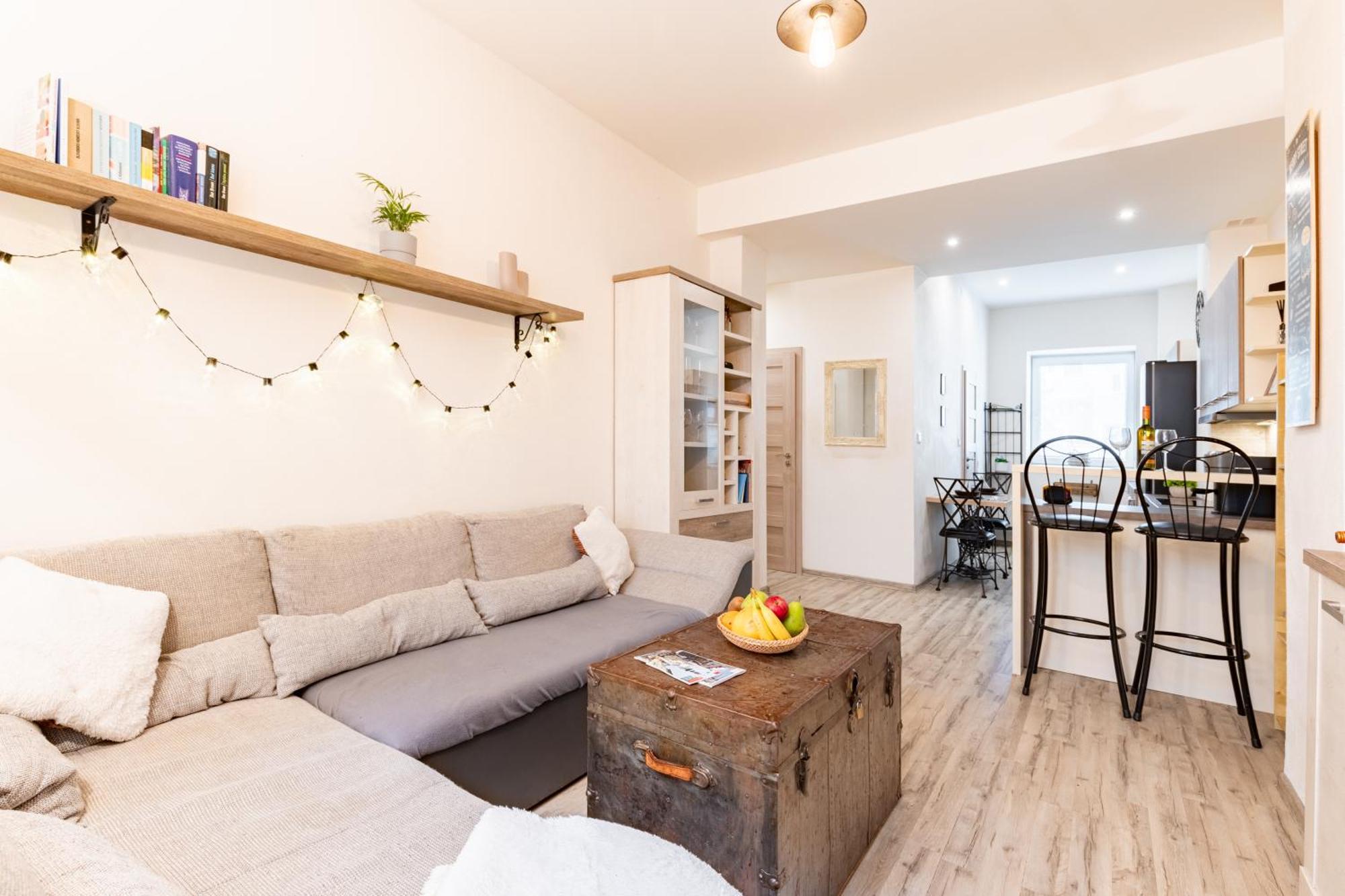 Charming Flat, Steps From Castle - Free Parking *
